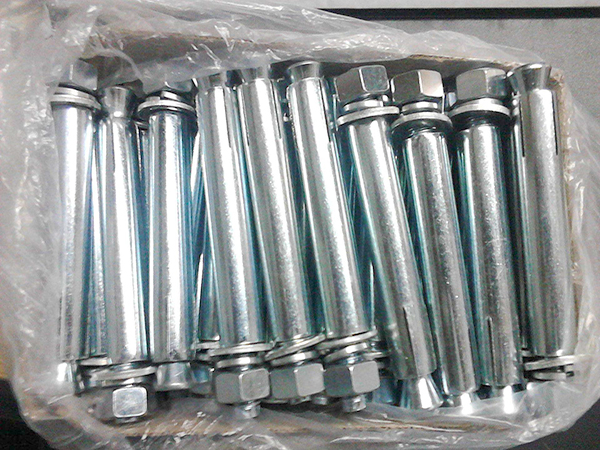 Expansive bolt